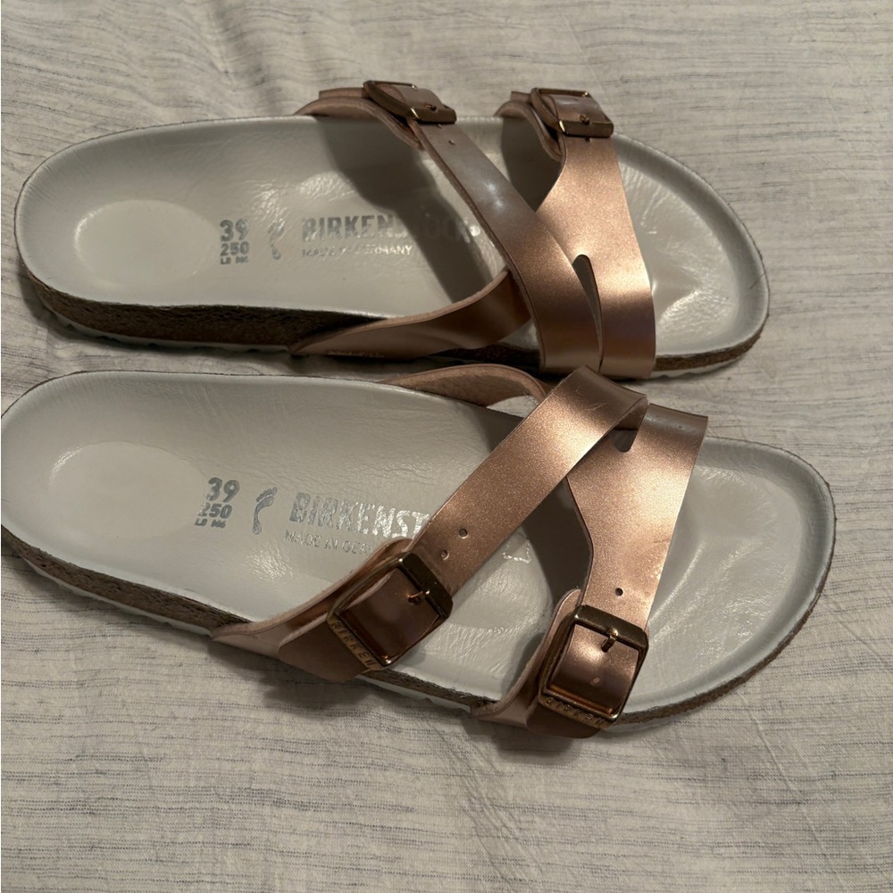 Birkenstock Women’s Yao Metallic Rose Gold Sandals, size 39 (US 8.5/9) - Picture 5 of 14